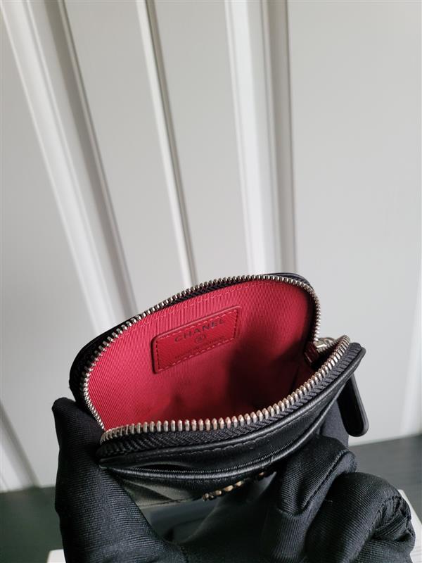 2026127215436811 210